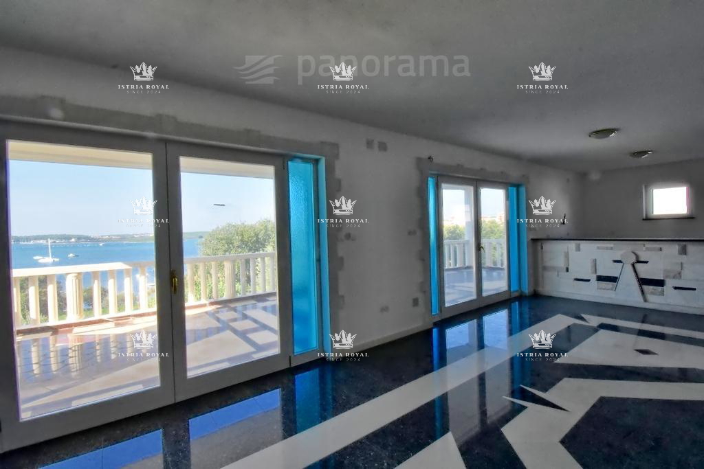Villa di lusso in vendita a Medulin – 602 m², vista mare, prima fila sul mare, Istria.