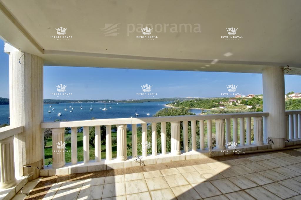 Villa di lusso in vendita a Medulin – 602 m², vista mare, prima fila sul mare, Istria.
