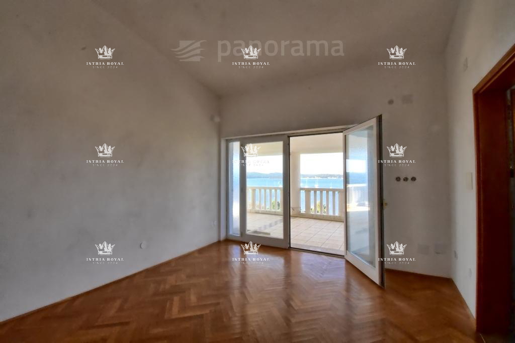 Villa di lusso in vendita a Medulin – 602 m², vista mare, prima fila sul mare, Istria.