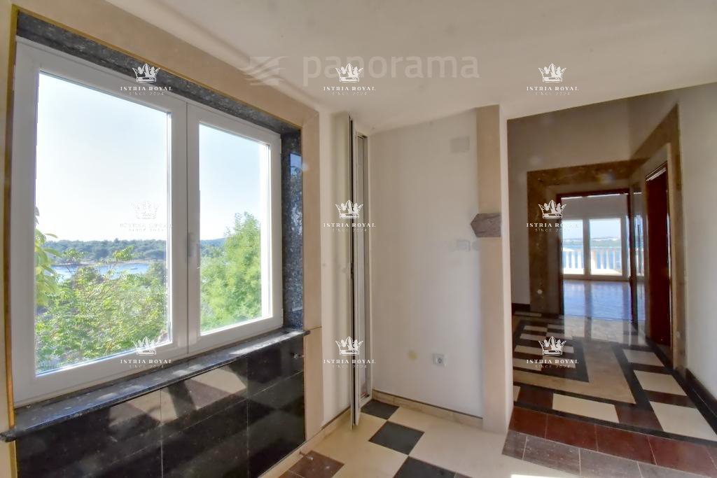 Villa di lusso in vendita a Medulin – 602 m², vista mare, prima fila sul mare, Istria.