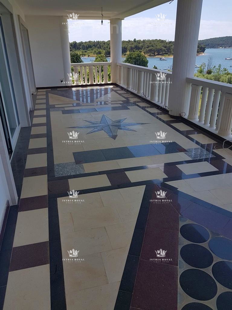 Villa di lusso in vendita a Medulin – 602 m², vista mare, prima fila sul mare, Istria.