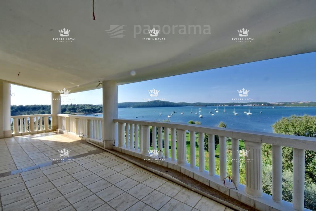 Villa di lusso in vendita a Medulin – 602 m², vista mare, prima fila sul mare, Istria.
