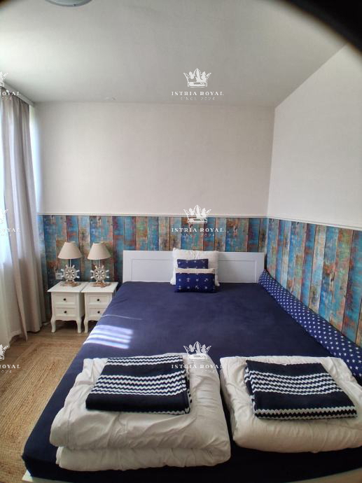 Istra, Červar Porat, PRIMA FILA SUL MARE! appartamento 62m2, 2 camere da letto + soggiorno, terrazza