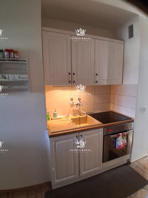 Istra, Červar Porat, PRIMA FILA SUL MARE! appartamento 62m2, 2 camere da letto + soggiorno, terrazza