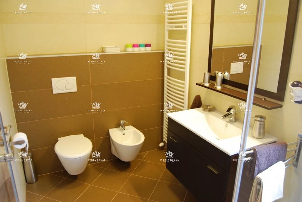 Istria, Pula, vendita di una casa in pietra ristrutturata con piscina, centro, opportunità, affitto turistico.