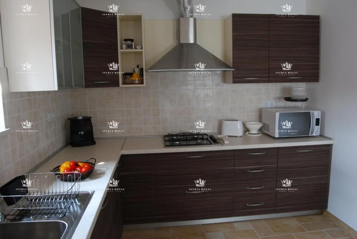 Istria, Pula, vendita di una casa in pietra ristrutturata con piscina, centro, opportunità, affitto turistico.