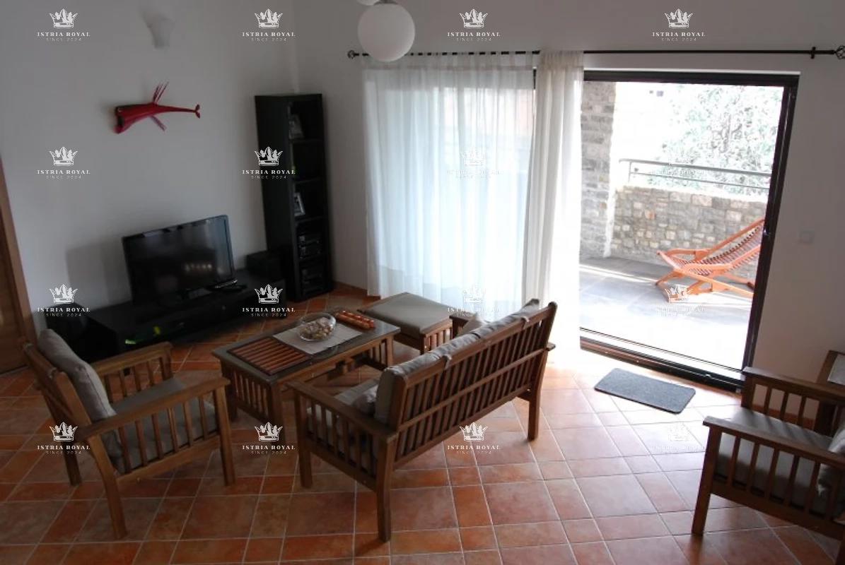 Istria, Pula, vendita di una casa in pietra ristrutturata con piscina, centro, opportunità, affitto turistico.