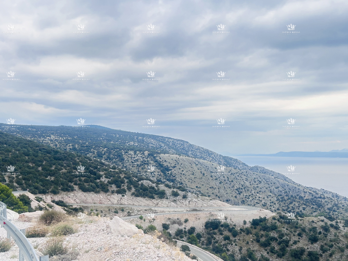 Dalmacija, Otok Brač, Vidova Gora, parcela 4.657m2, otvoren pogled na more.