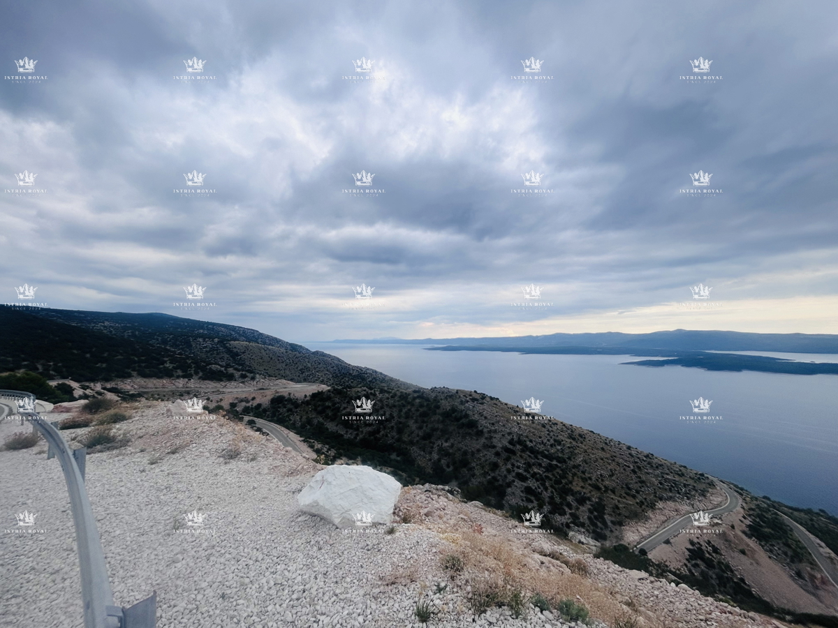 Dalmacija, Otok Brač, Vidova Gora, parcela 4.657m2, otvoren pogled na more.