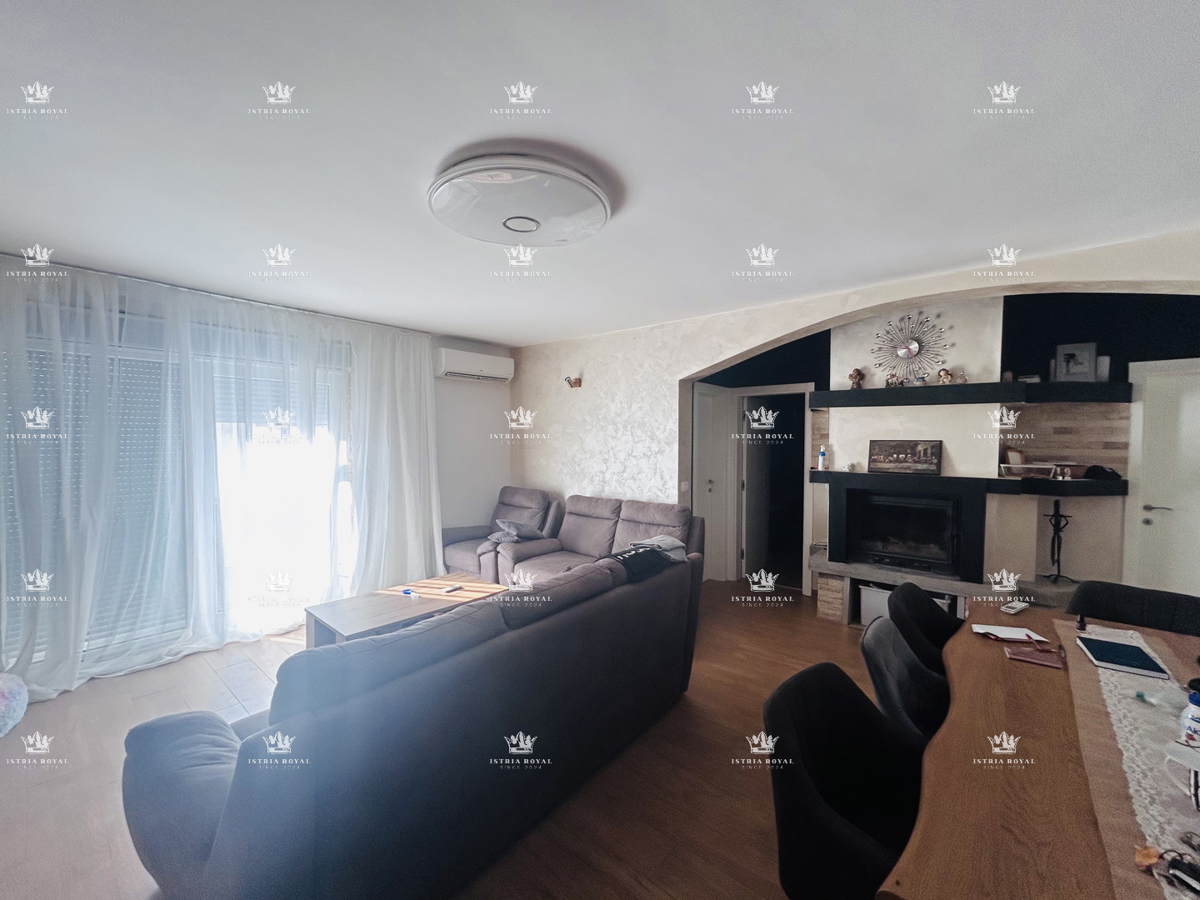 Istria, vendita di una casa con 3 appartamenti e cantina a Petrovija vicino a Umago.