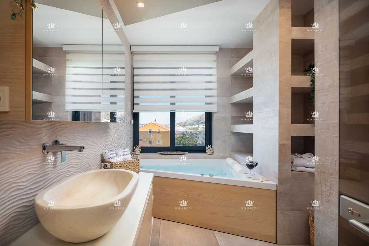 Villa di lusso con vista mare e piscina – Pag, 130 m dalla spiaggia