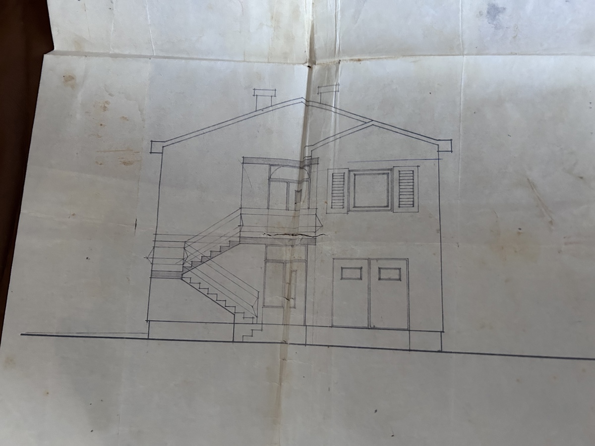 Istria, periferia di Umago, casa di 420 m2 con terrazze, terreno di 1644 m2, 2 garage, vista mare