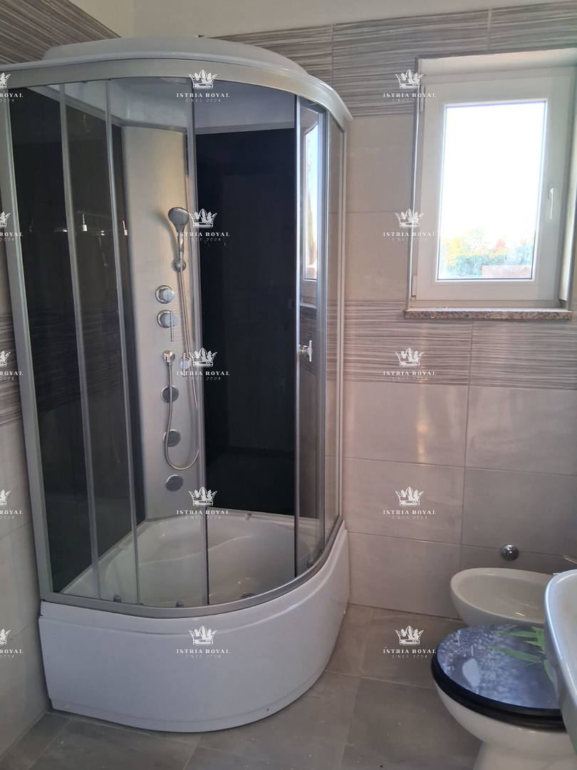 In vendita villa indipendente con piscina – Čabrunići vicino a Pola | Legalizzata | A 9 km dal mare