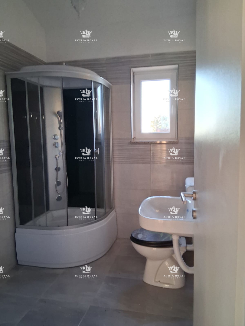 In vendita villa indipendente con piscina – Čabrunići vicino a Pola | Legalizzata | A 9 km dal mare