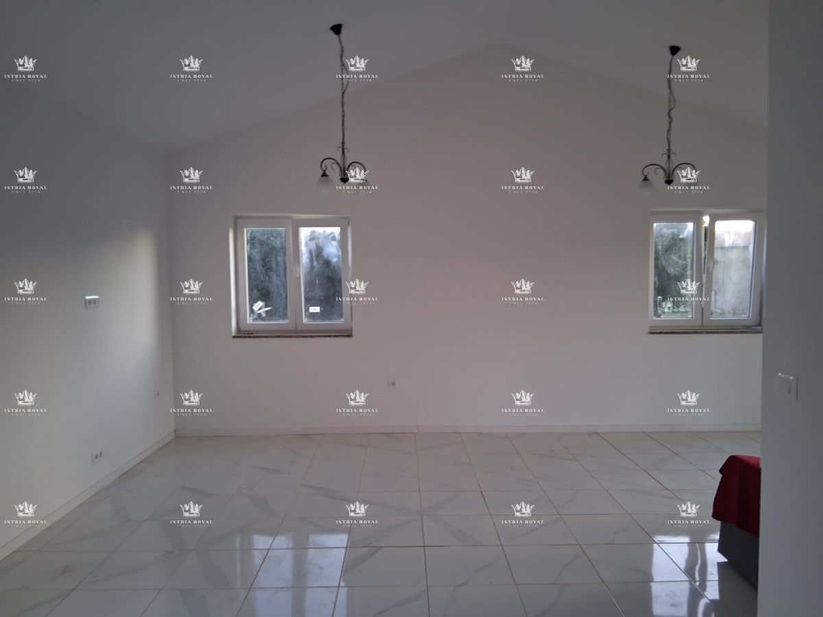 In vendita villa indipendente con piscina – Čabrunići vicino a Pola | Legalizzata | A 9 km dal mare