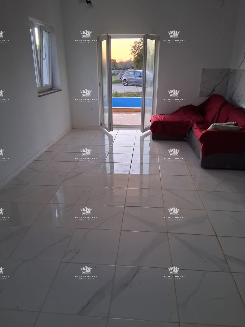 In vendita villa indipendente con piscina – Čabrunići vicino a Pola | Legalizzata | A 9 km dal mare