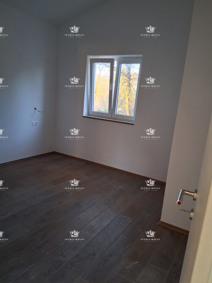 In vendita villa indipendente con piscina – Čabrunići vicino a Pola | Legalizzata | A 9 km dal mare