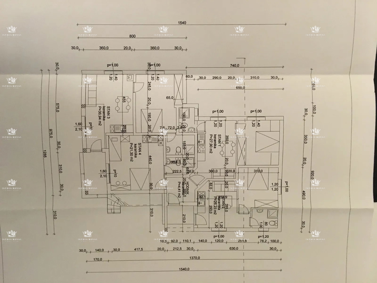 IN VENDITA – Villa di lusso con piscina e centro benessere a Pola, 260 m², 4 appartamenti, a 650 m dal mare
