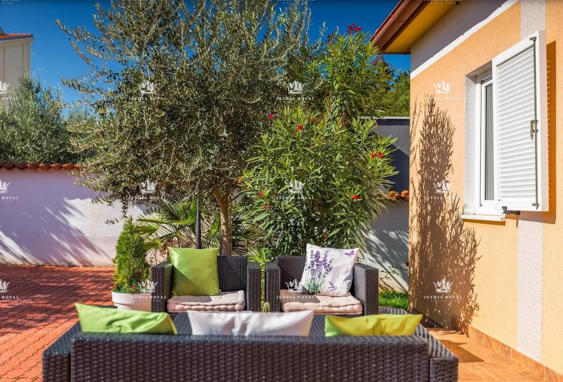 IN VENDITA – Villa di lusso con piscina e centro benessere a Pola, 260 m², 4 appartamenti, a 650 m dal mare