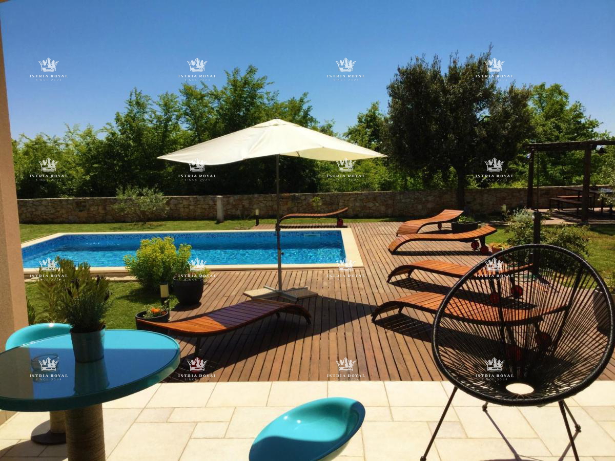 Vendita casa in Istria – Nuova costruzione con piscina a Valtura, 4 camere, a 2 km dal mare!