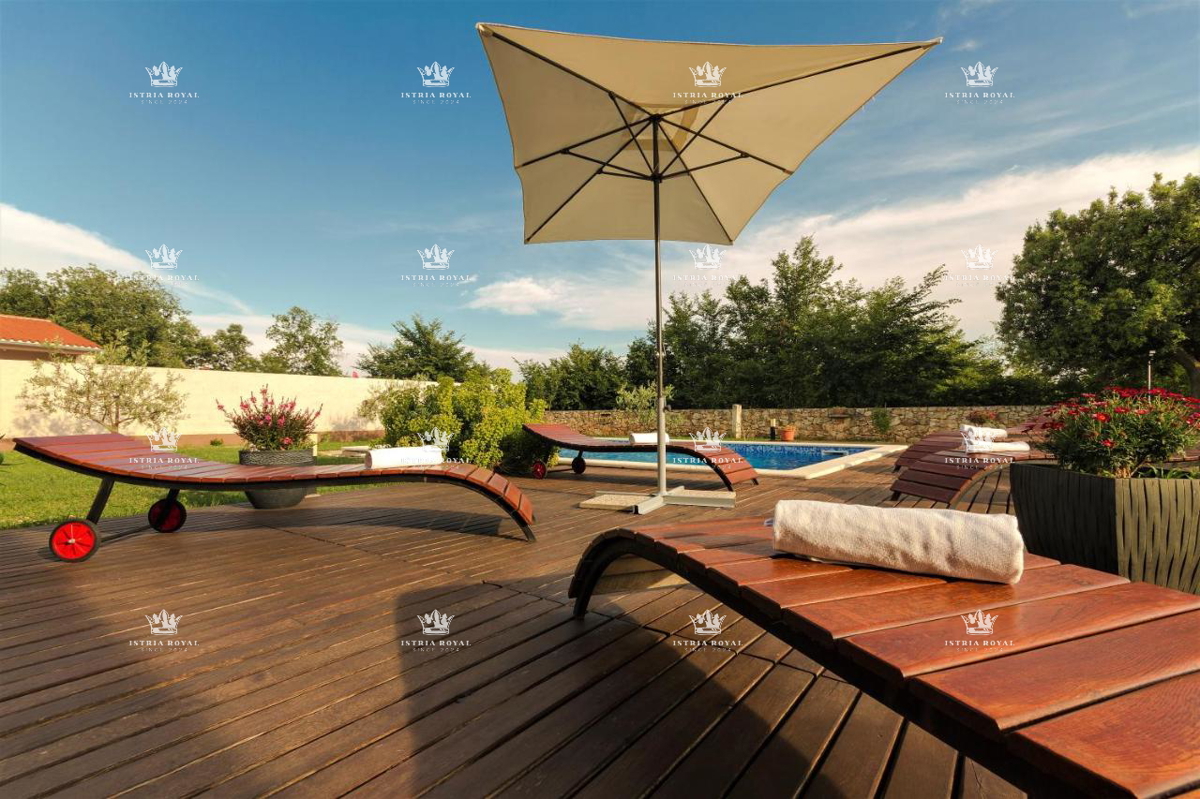 Vendita casa in Istria – Nuova costruzione con piscina a Valtura, 4 camere, a 2 km dal mare!