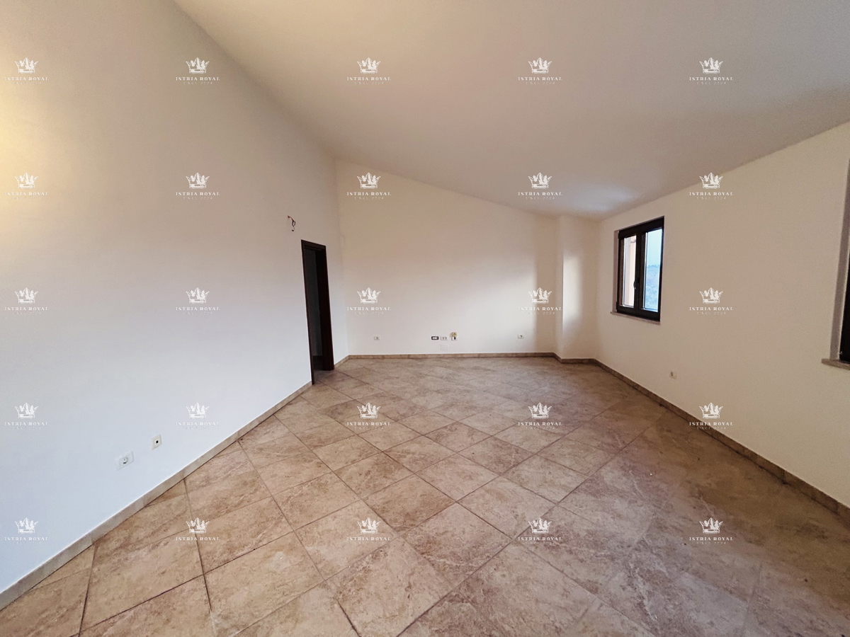 Istria, Bašanija, appartamento 2 camere da letto + soggiorno, 90 m2, tre terrazze, parcheggio, giardino 24 m2, zona tranquilla del quartiere