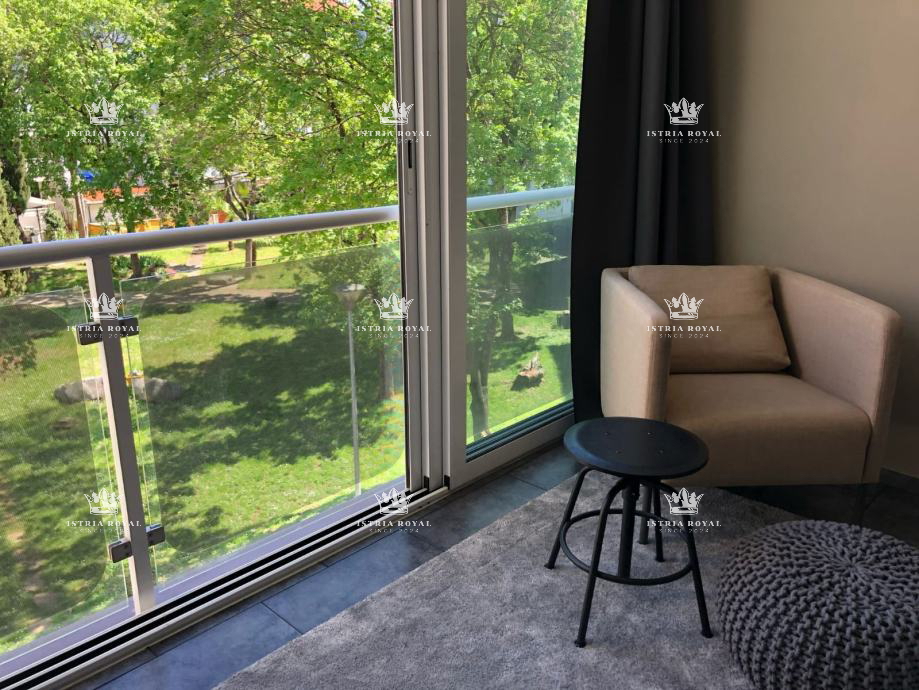 Istra, Červar Porat, appartamento 47m2, fronte mare, primo piano sul mare, 1 camera da letto + soggiorno con angolo cottura, terrazza,