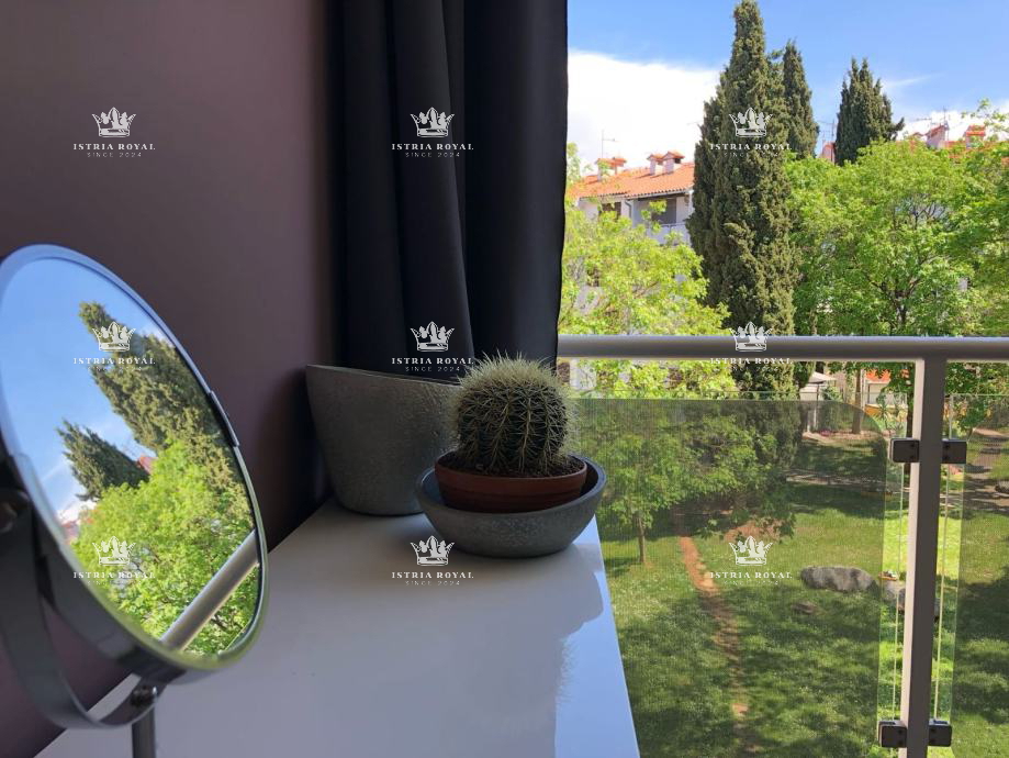 Istra, Červar Porat, appartamento 47m2, fronte mare, primo piano sul mare, 1 camera da letto + soggiorno con angolo cottura, terrazza,