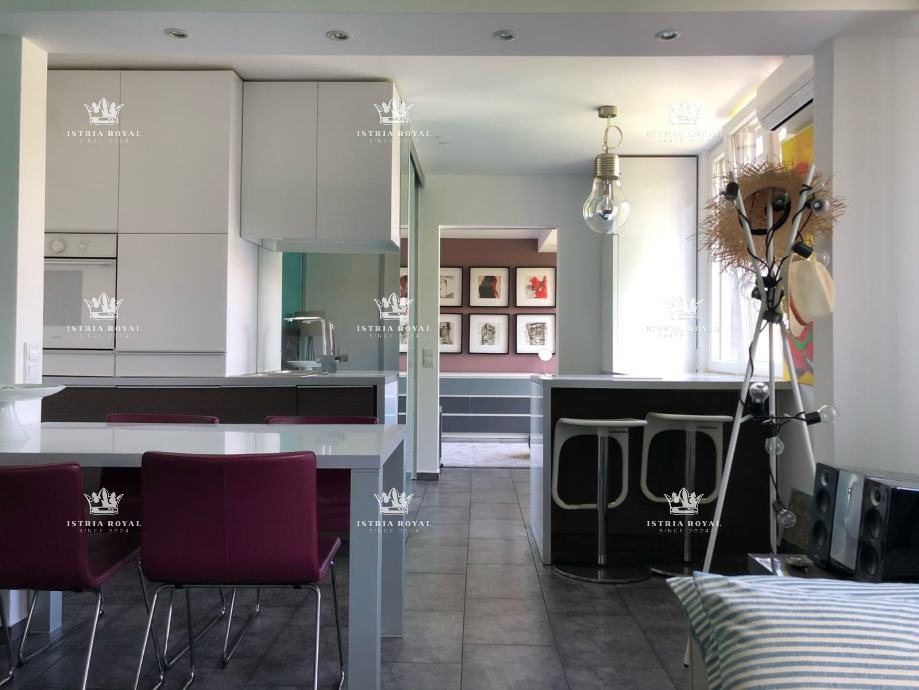 Istra, Červar Porat, appartamento 47m2, fronte mare, primo piano sul mare, 1 camera da letto + soggiorno con angolo cottura, terrazza,