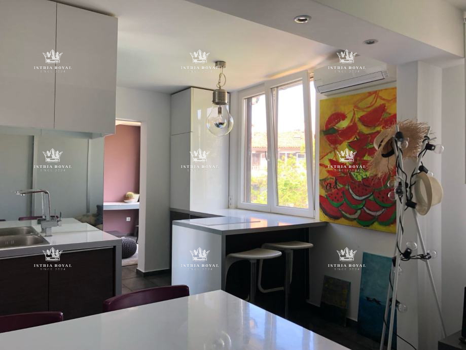 Istra, Červar Porat, appartamento 47m2, fronte mare, primo piano sul mare, 1 camera da letto + soggiorno con angolo cottura, terrazza,