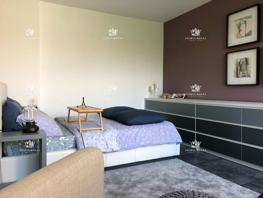 Istra, Červar Porat, appartamento 47m2, fronte mare, primo piano sul mare, 1 camera da letto + soggiorno con angolo cottura, terrazza,