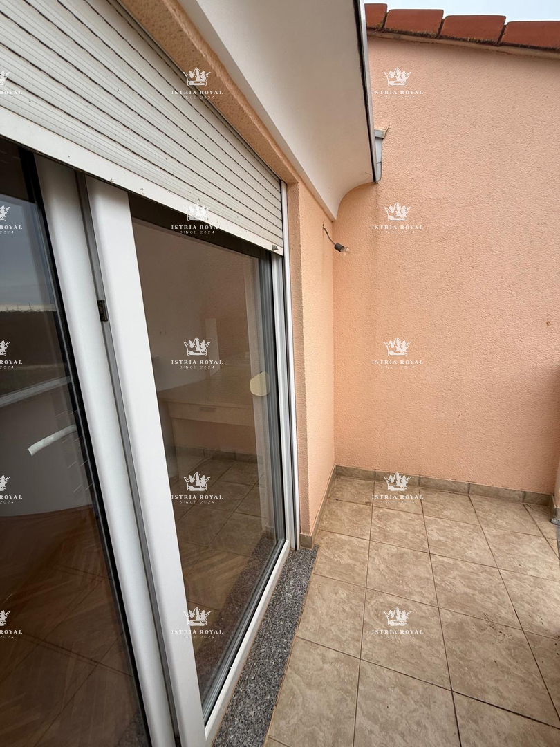 Istra, Umag, appartamento, attico, 108m2, 3 locali + soggiorno, 2 terrazze, parcheggio, VICINO AL MARE!