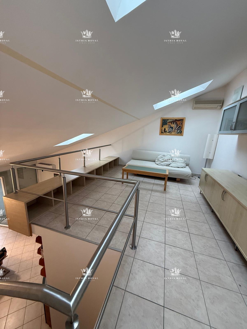 Istra, Umag, appartamento, attico, 108m2, 3 locali + soggiorno, 2 terrazze, parcheggio, VICINO AL MARE!