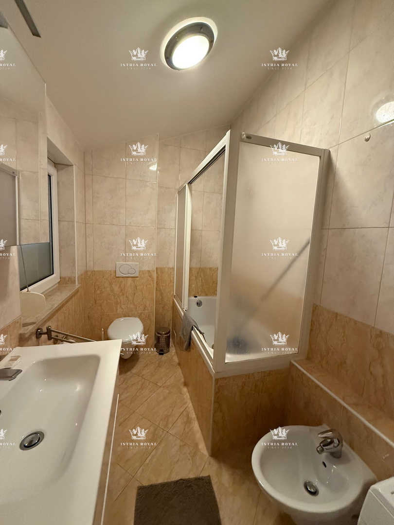 Istra, Umag, appartamento, attico, 108m2, 3 locali + soggiorno, 2 terrazze, parcheggio, VICINO AL MARE!