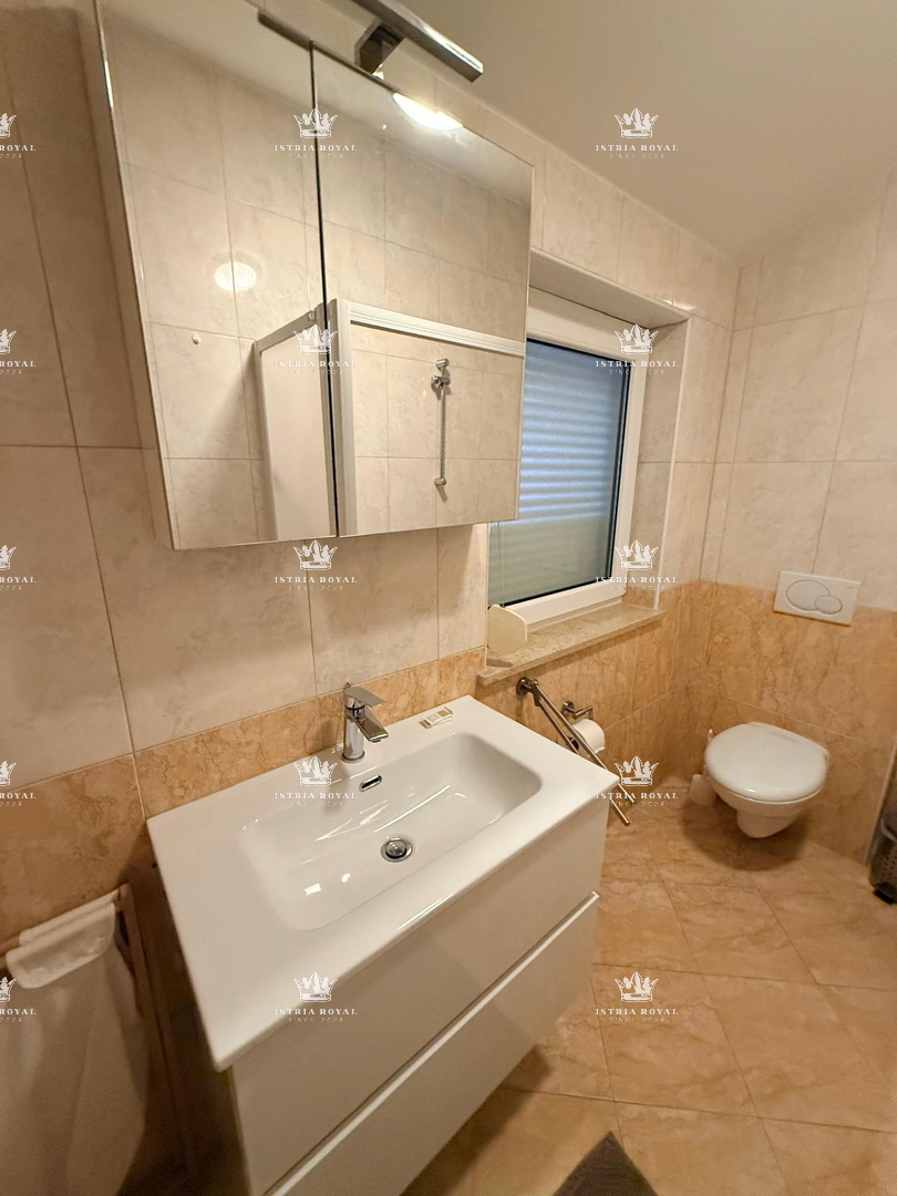 Istra, Umag, appartamento, attico, 108m2, 3 locali + soggiorno, 2 terrazze, parcheggio, VICINO AL MARE!