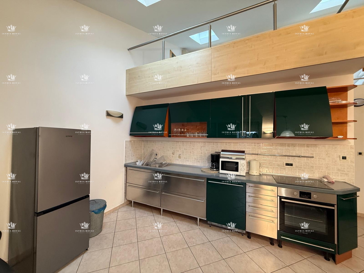 Istra, Umag, appartamento, attico, 108m2, 3 locali + soggiorno, 2 terrazze, parcheggio, VICINO AL MARE!