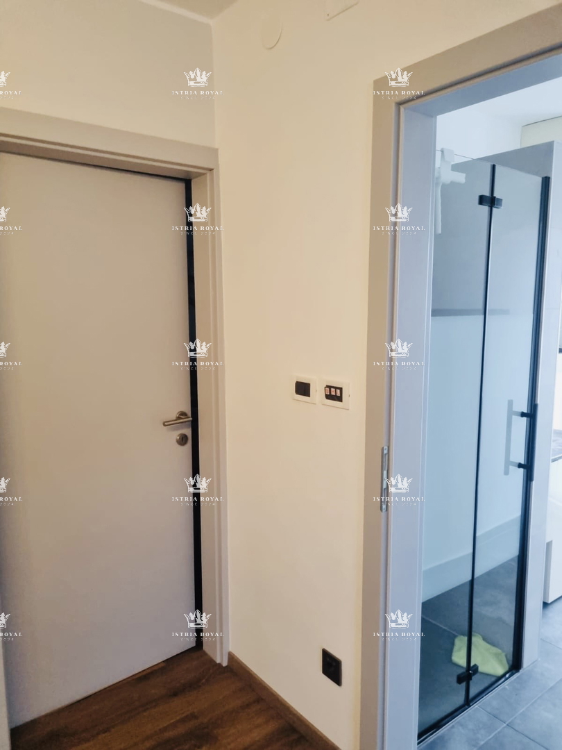 Istra, Poreč, appartamento 45m2, vista mare, 400m dal mare, arredato, terrazza, parcheggio