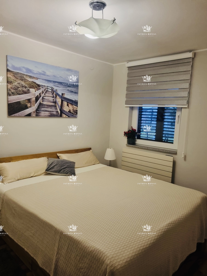 Istra, Poreč, appartamento 45m2, vista mare, 400m dal mare, arredato, terrazza, parcheggio