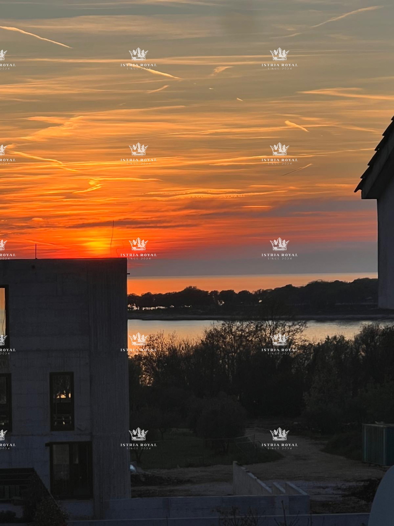 Istra, Poreč, appartamento 45m2, vista mare, 400m dal mare, arredato, terrazza, parcheggio