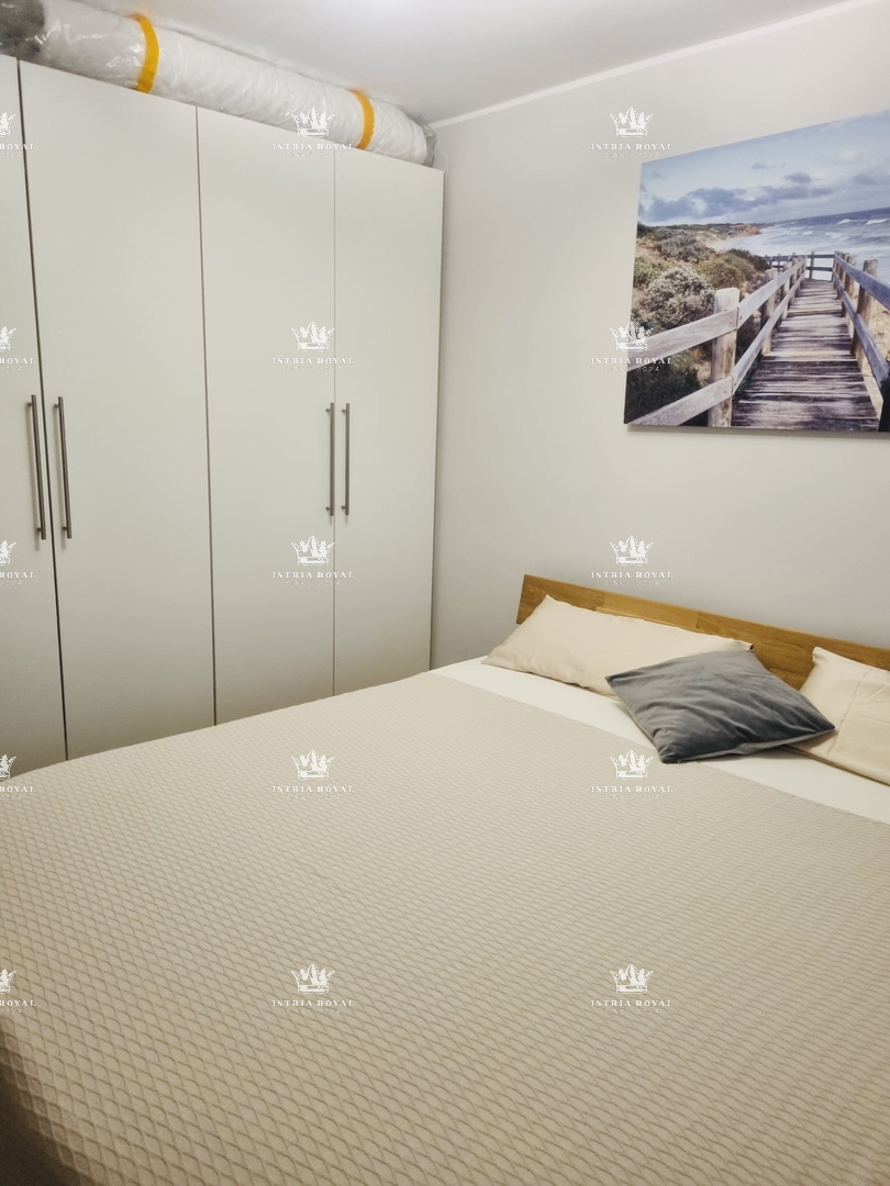 Istra, Poreč, appartamento 45m2, vista mare, 400m dal mare, arredato, terrazza, parcheggio