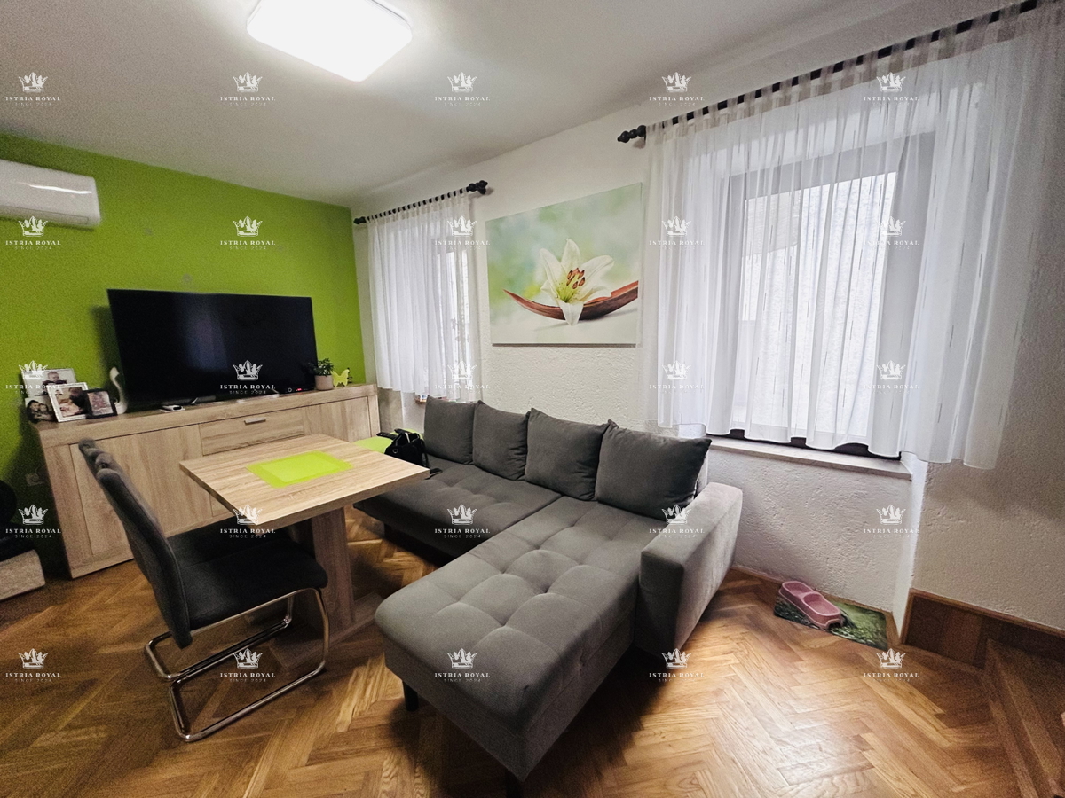 Istra, Buje, centro, casa 150m2, 3 camere da letto + soggiorno, abitabile