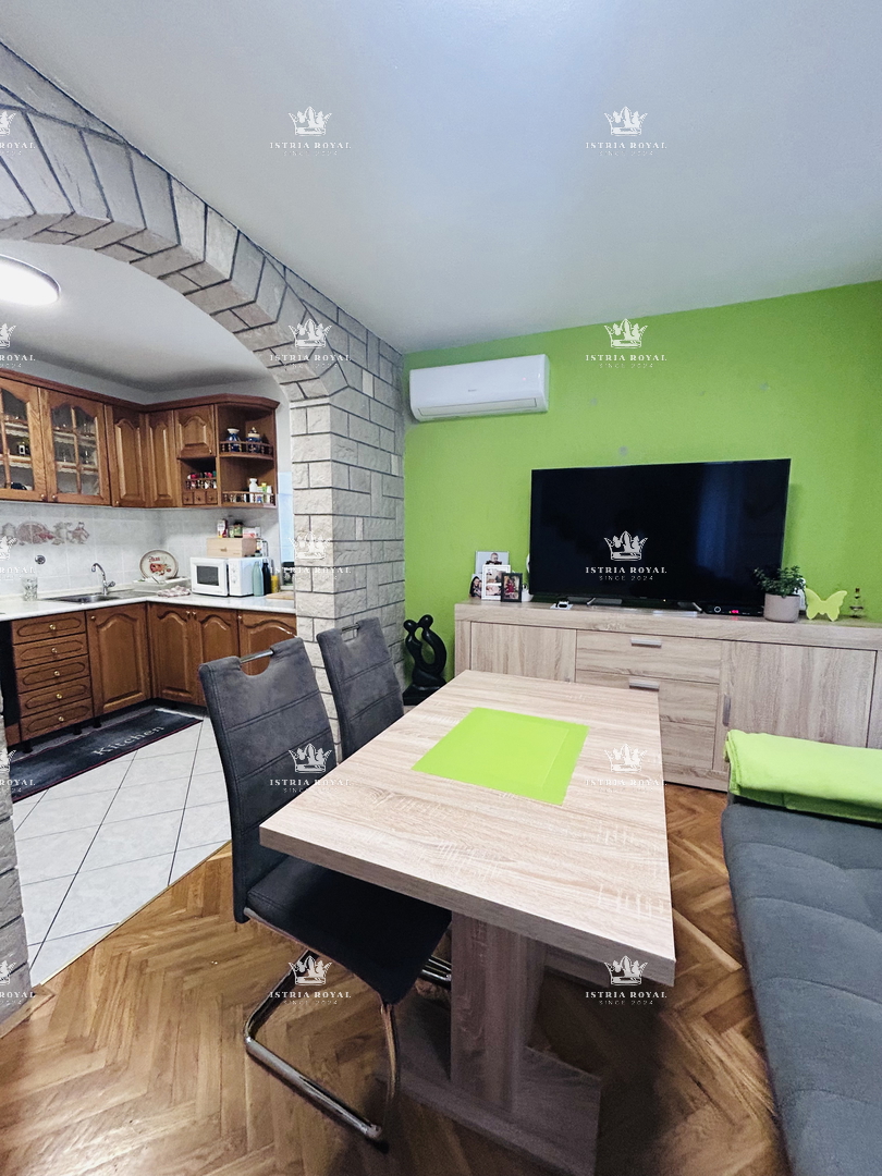 Istra, Buje, centro, casa 150m2, 3 camere da letto + soggiorno, abitabile