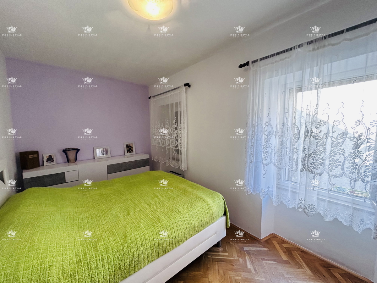 Istra, Buje, centro, casa 150m2, 3 camere da letto + soggiorno, abitabile