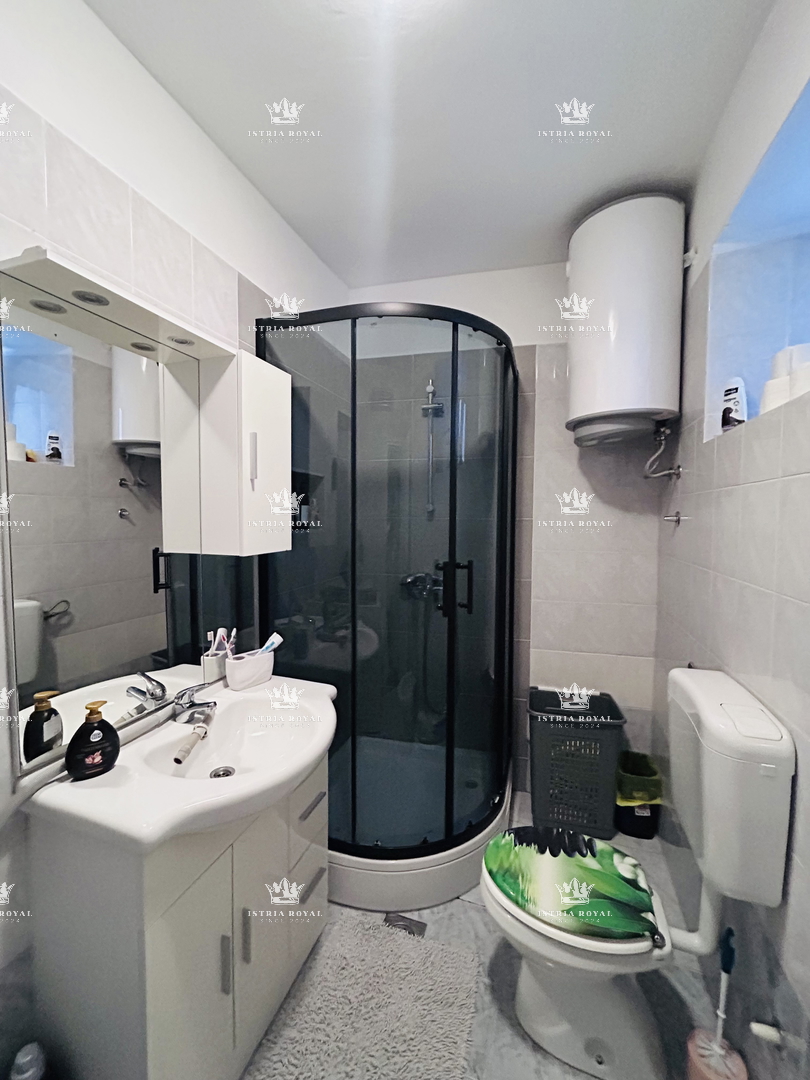 Istra, Buje, centro, casa 150m2, 3 camere da letto + soggiorno, abitabile