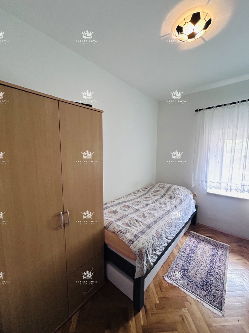 Istra, Buje, centro, casa 150m2, 3 camere da letto + soggiorno, abitabile