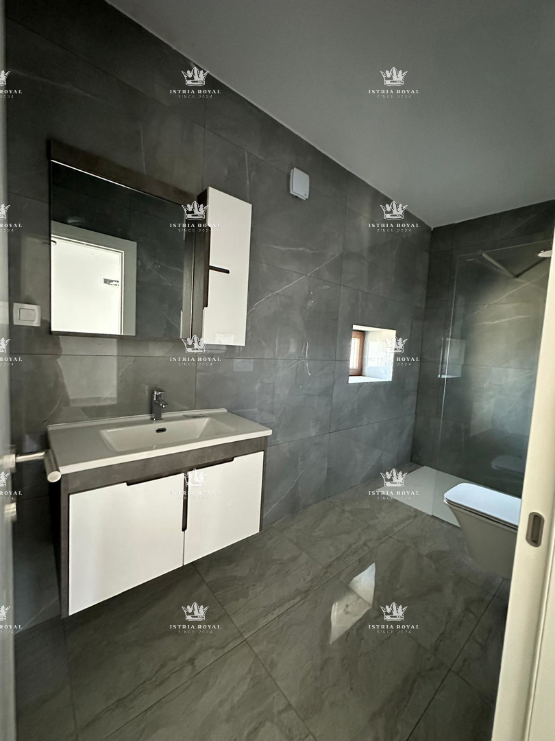 VENDITA ESCLUSIVA, ISTRIA, POREČ – GEDIĆI, CASA IN PIETRA ISTRIANA RISTRUTTURATA IN RIGA, 195m², 3CAM+SOGGIORNO, TERRAZZA 30m², VISTA MARE