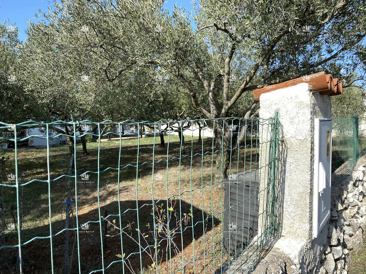 Istra, Pomer, terreno edificabile di 500m2, a 100 metri dal mare.