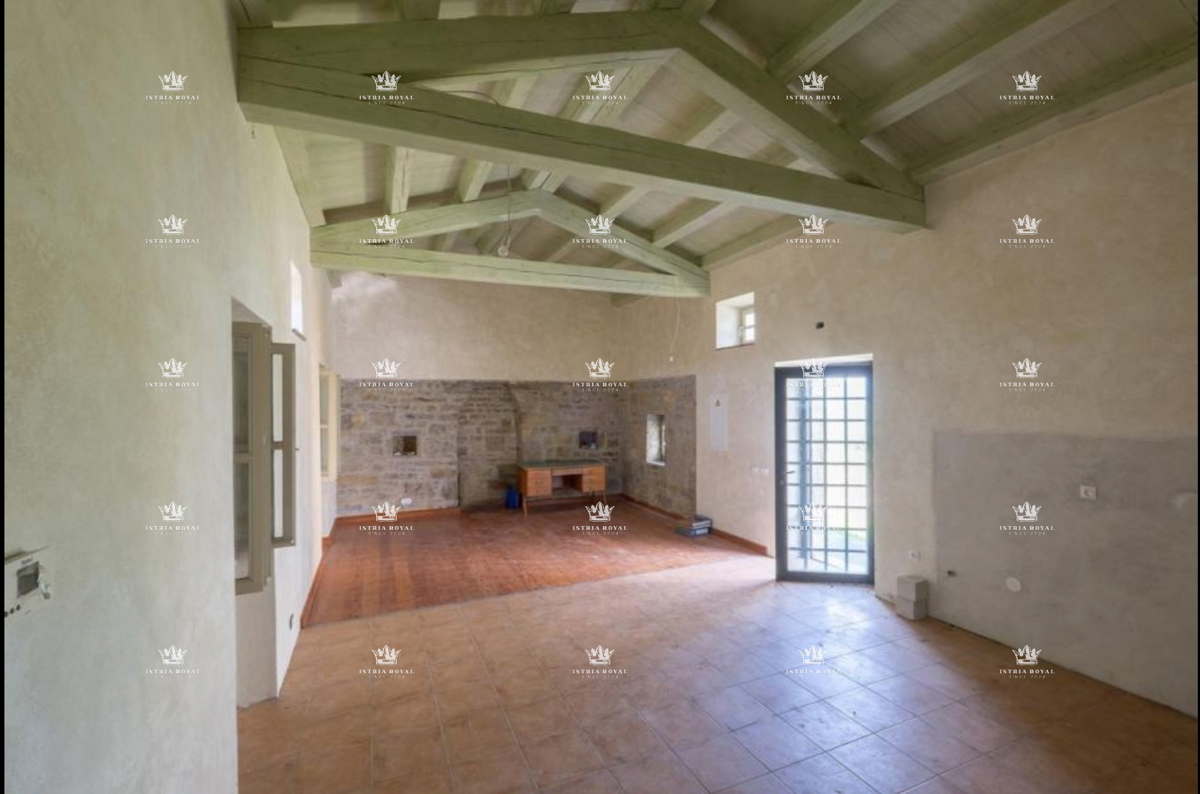 Istra, Pazin, vendita di terreno edificabile, progetto per una casa con piscina, parzialmente costruita.