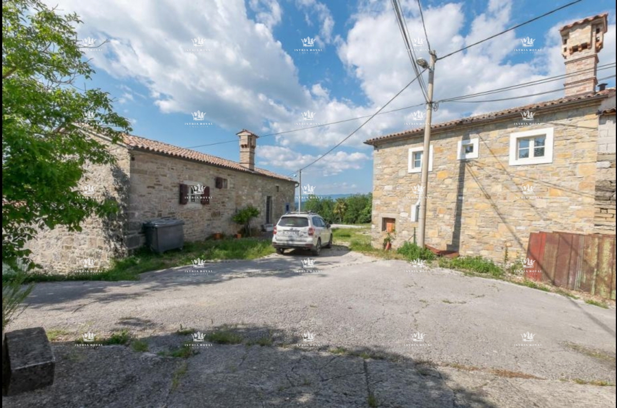 Istra, Pazin, vendita di terreno edificabile, progetto per una casa con piscina, parzialmente costruita.