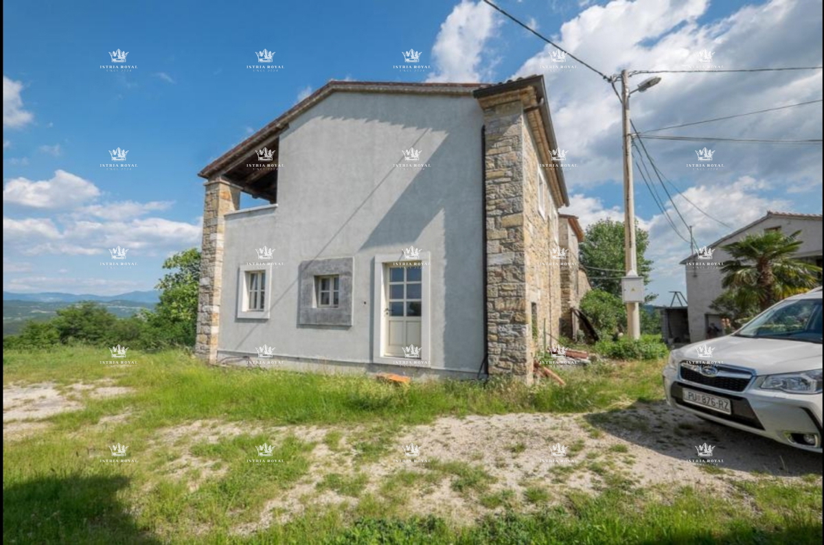 Istra, Pazin, vendita di terreno edificabile, progetto per una casa con piscina, parzialmente costruita.